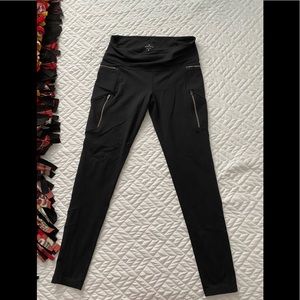 ✨Athleta- Black Leggings!✨